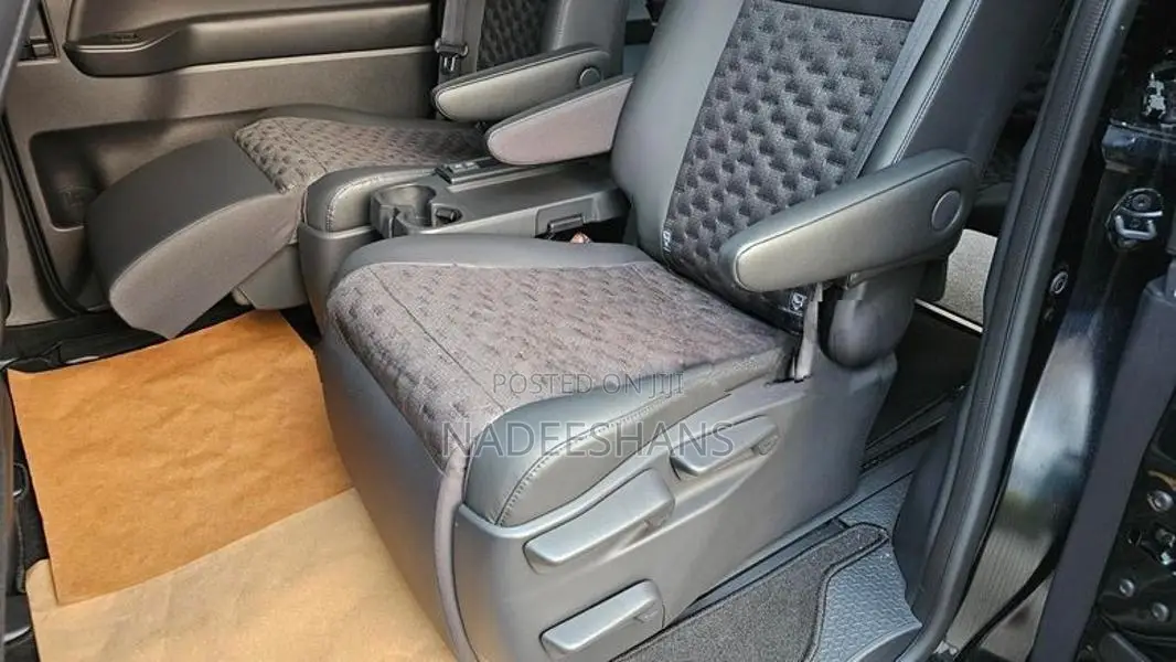 Toyota Voxy SZ HYBRID 2024