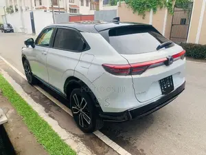 Honda Vezel Z Play Moonroof 2025