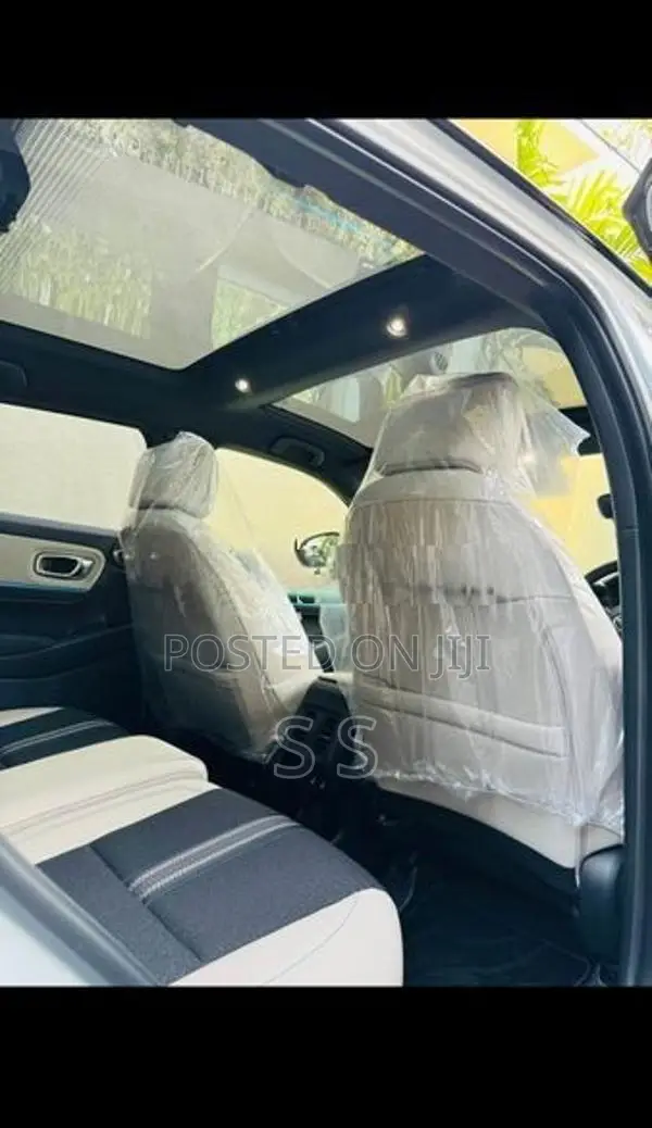 Honda Vezel Z Play Moonroof 2025