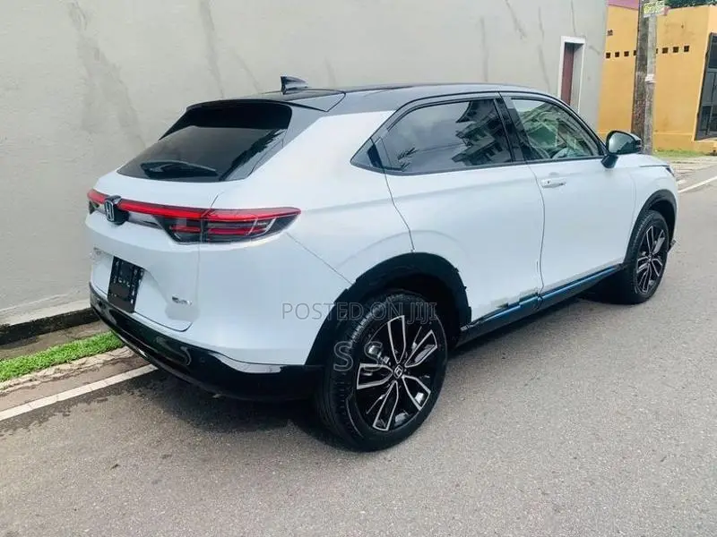 Honda Vezel Z Play Moonroof 2025