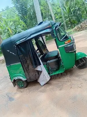 Bajaj RE 2019