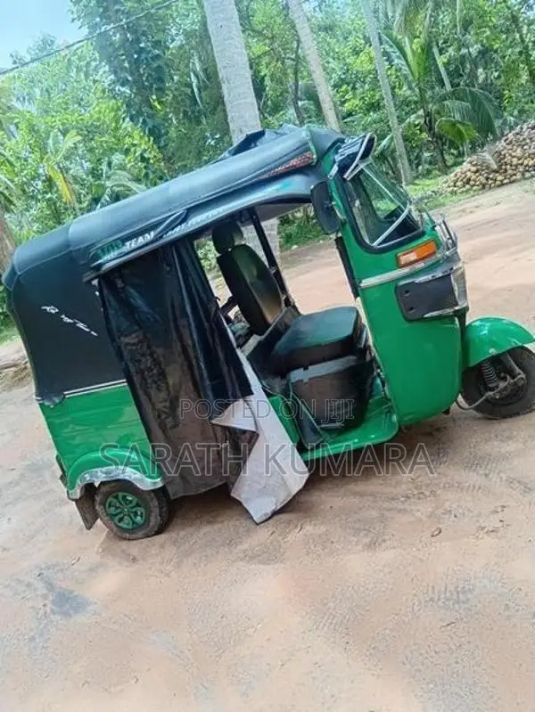 Bajaj RE 2019
