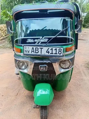 Bajaj RE 2019