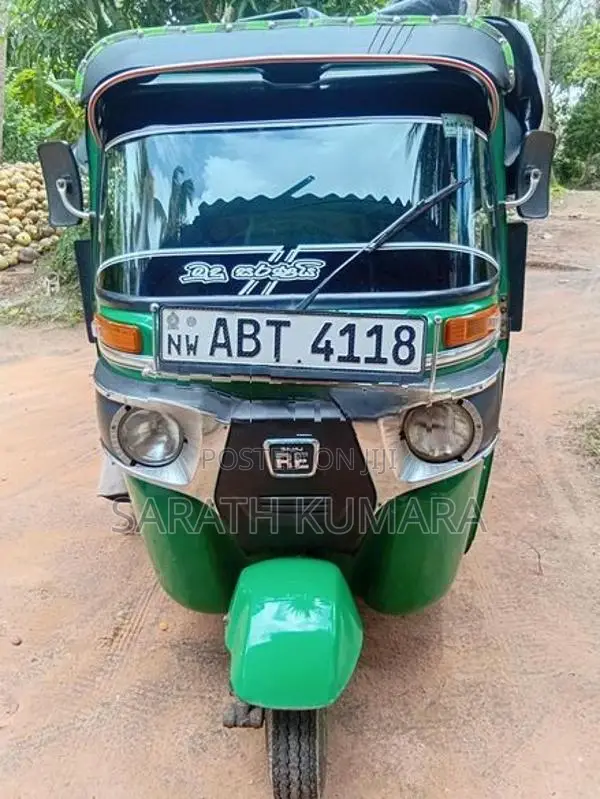 Bajaj RE 2019