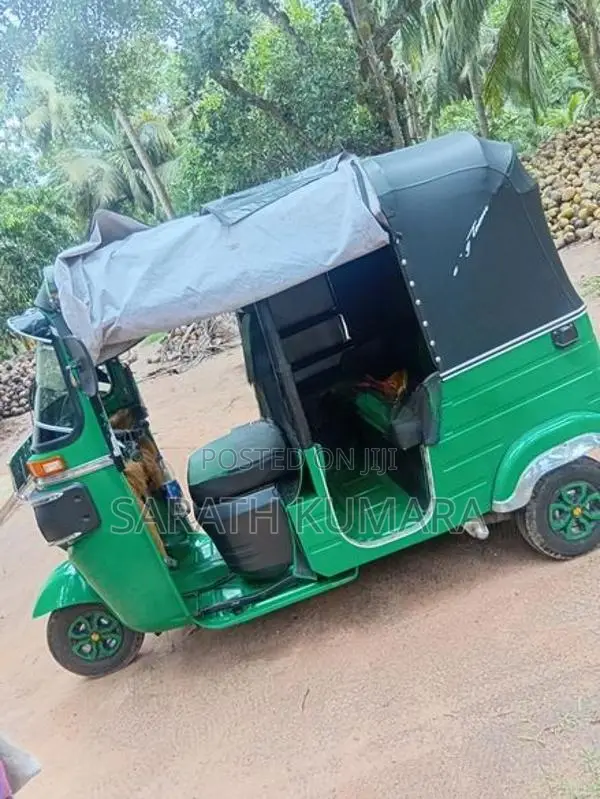 Bajaj RE 2019