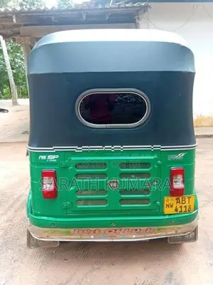Bajaj RE 2019