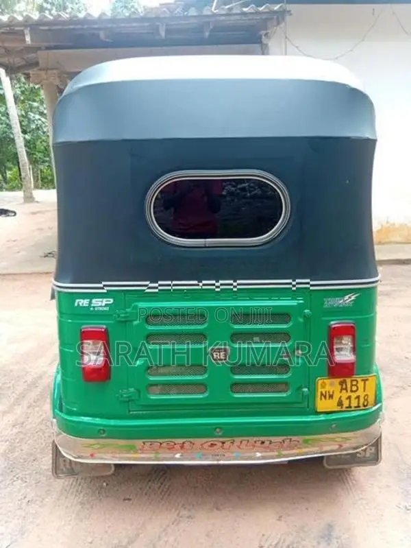 Bajaj RE 2019