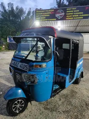 Bajaj RE 2015