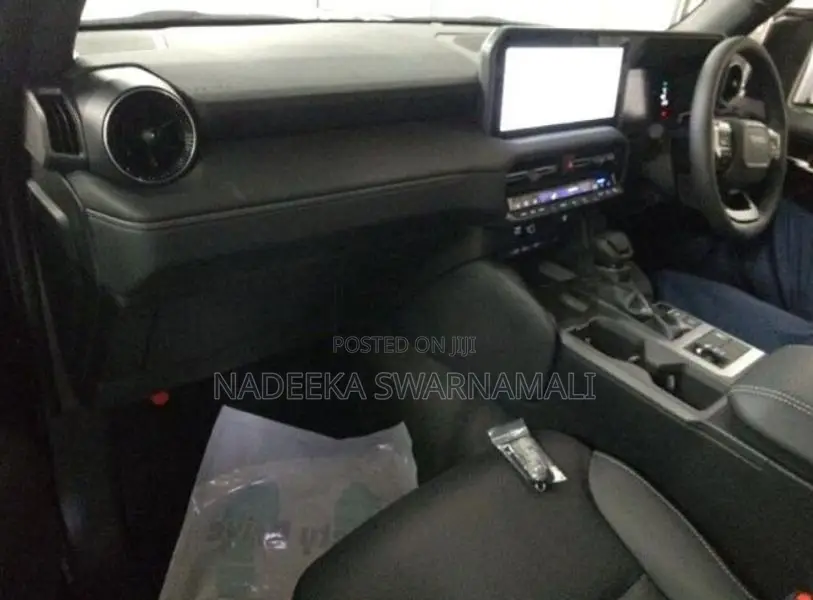Toyota Land Cruiser Prado TRJ250W 2024