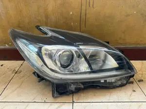 Toyota Prius 30 Head Light