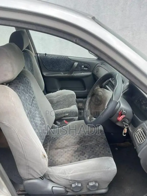 Mazda Familia 2000