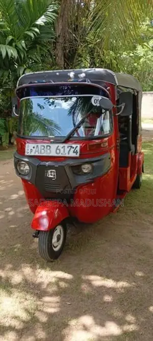 Bajaj RE 2015