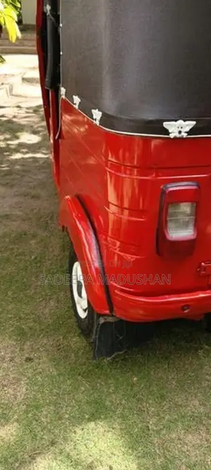 Bajaj RE 2015