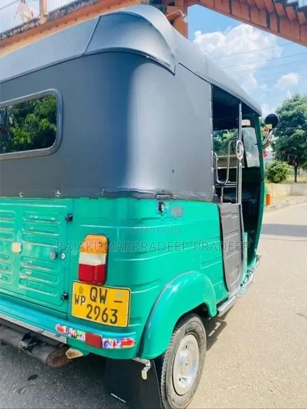 Bajaj RE 2010