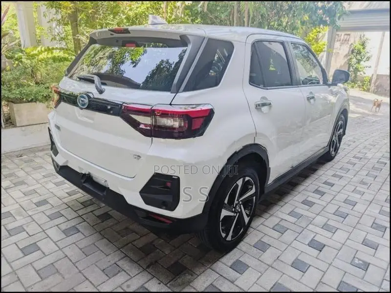Daihatsu Rocky Smart 2025