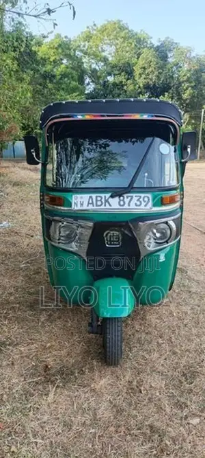 Bajaj RE 2016