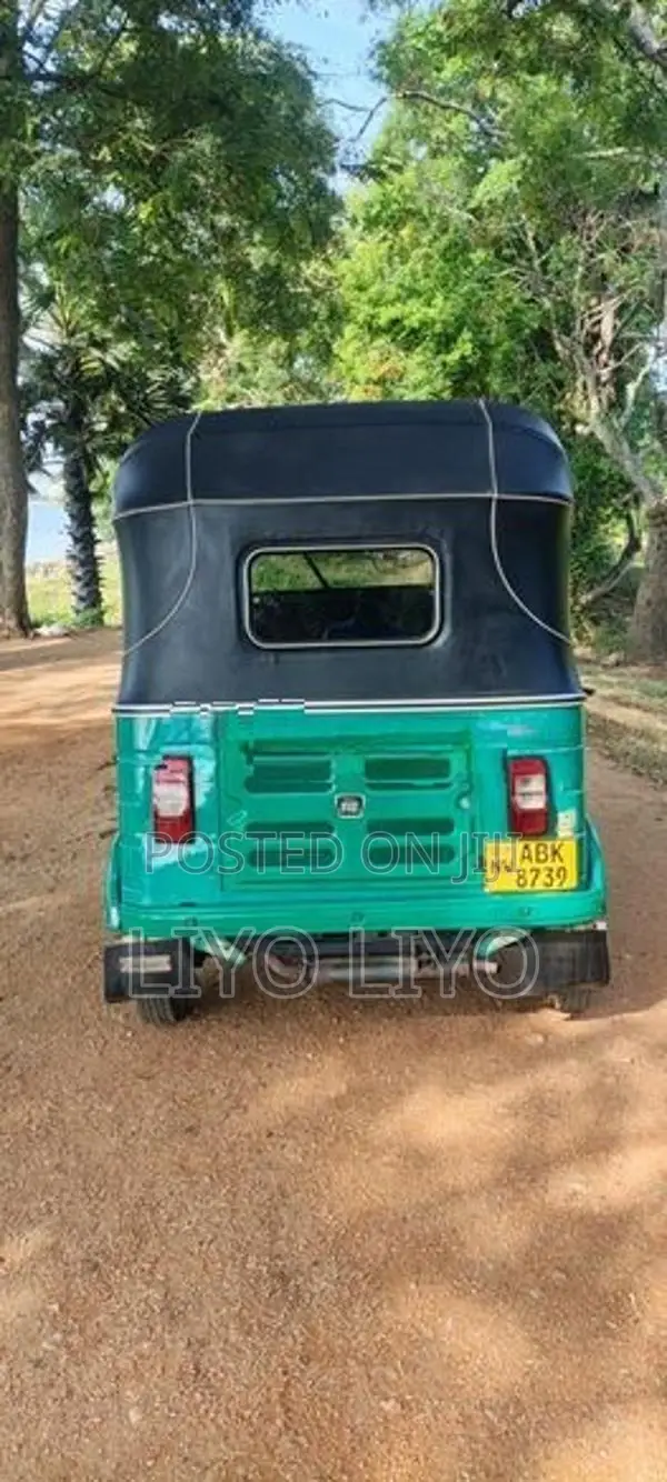 Bajaj RE 2016