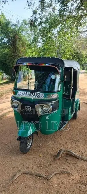 Bajaj RE 2016
