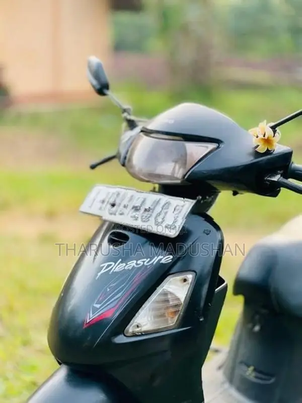 Honda pleasure scooter 2006