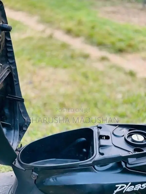 Honda pleasure scooter 2006