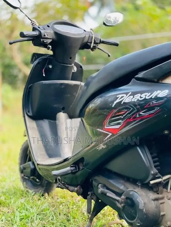 Honda pleasure scooter 2006