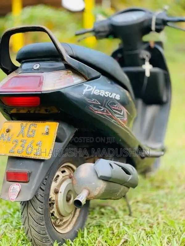 Honda pleasure scooter 2006