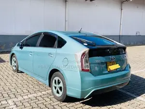 Toyota Prius S LED 2013