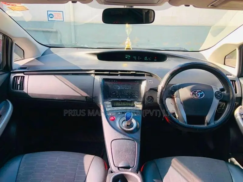 Toyota Prius S LED 2013