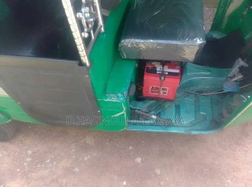 Bajaj RE 2012