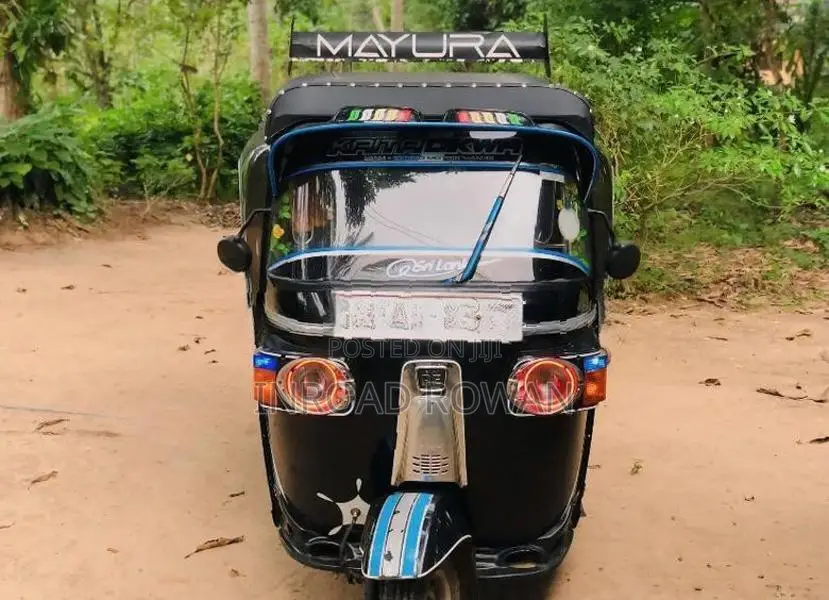 Bajaj RE 2012