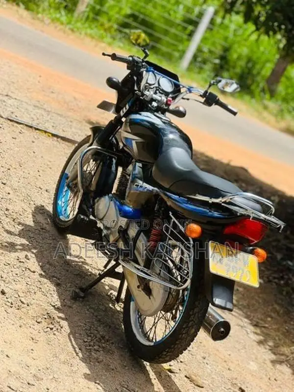 Bajaj CT100 2017