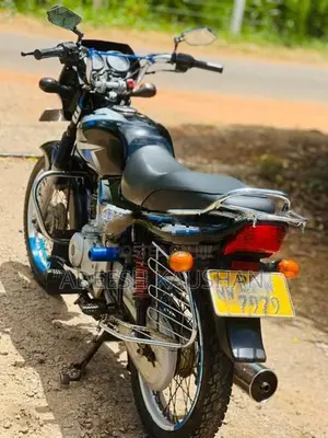 Bajaj CT100 2017