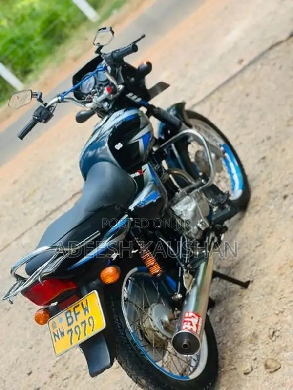 Bajaj CT100 2017