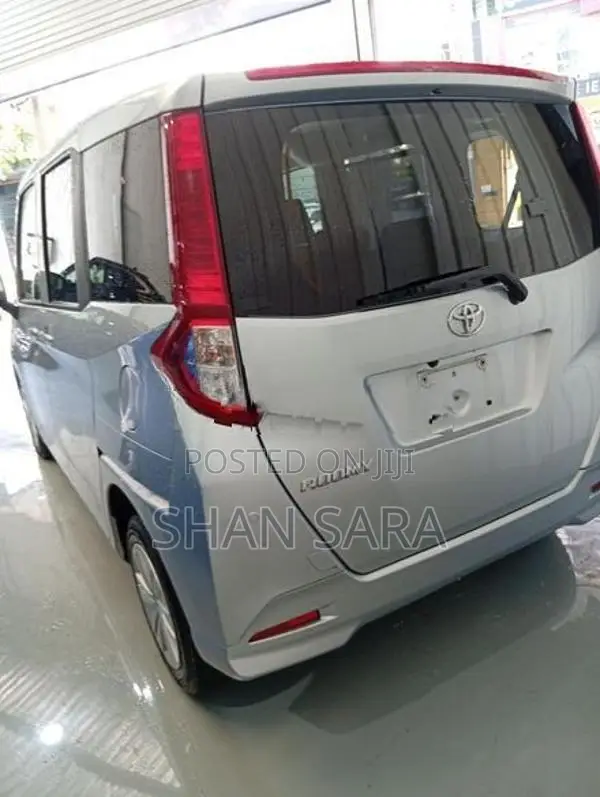 Toyota Roomy x 2023