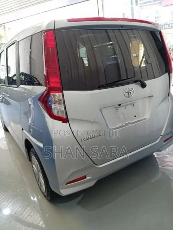 Toyota Roomy x 2023