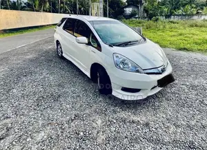 Honda Fit Shuttle 2013