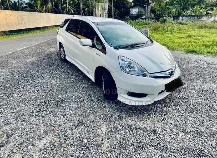 Honda Fit Shuttle 2013