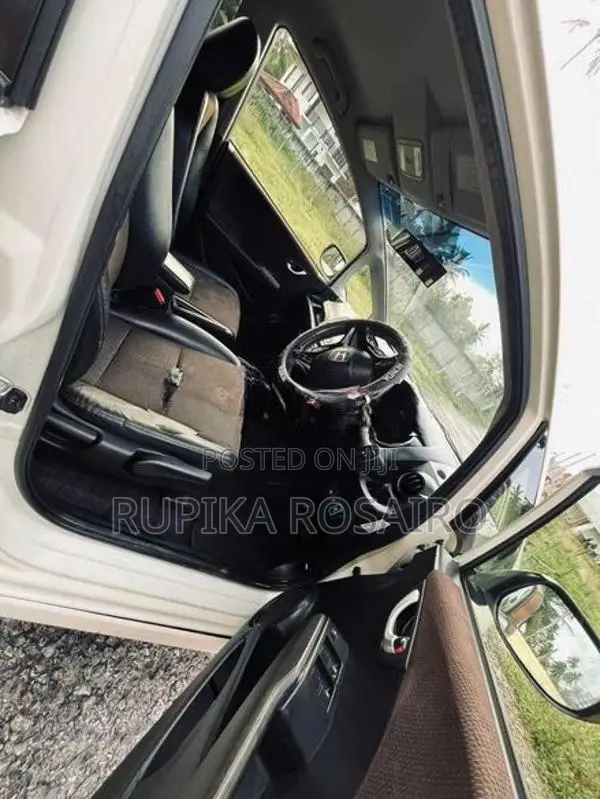Honda Fit Shuttle 2013