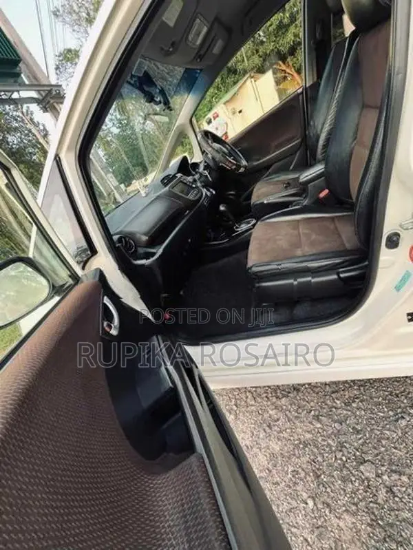 Honda Fit Shuttle 2013