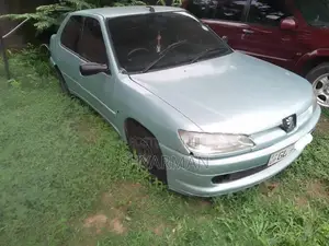 Peugeot 305 2000