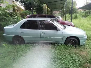 Peugeot 305 2000