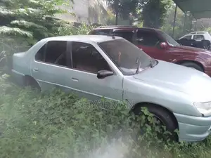 Peugeot 305 2000
