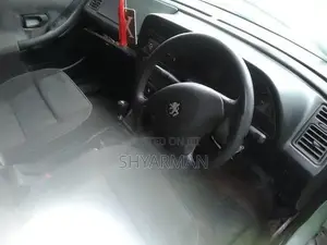 Peugeot 305 2000