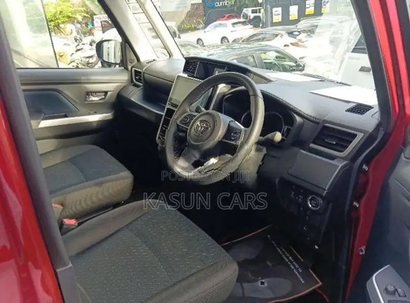 Toyota Roomy Custom G 2024