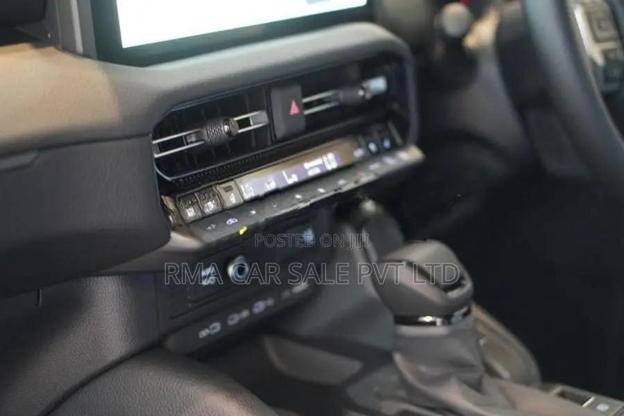 Toyota Land Cruiser Prado 250 VX 2025