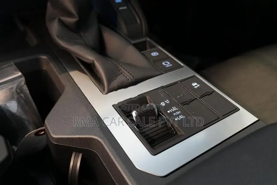 Toyota Land Cruiser Prado 250 VX 2025