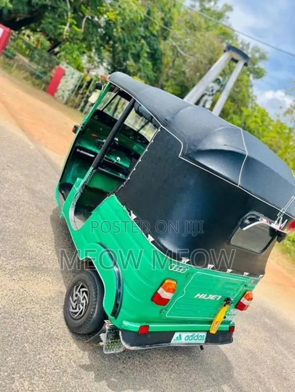 Bajaj RE 2000