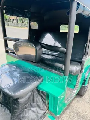Bajaj RE 2000