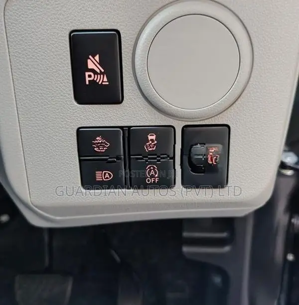 Daihatsu Mira ES LED 2025
