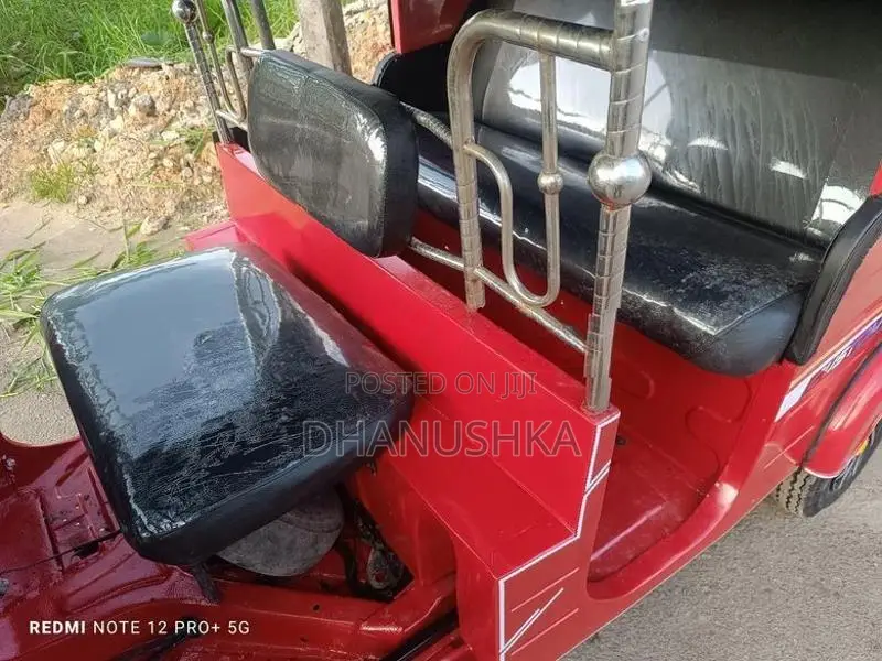 Bajaj RE 2011